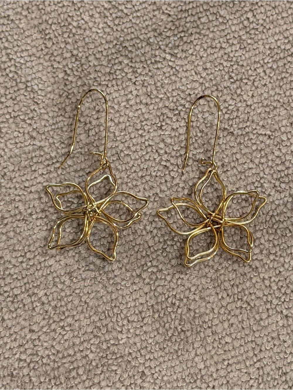 Source Unknown Gold Floral Wire Drop Earrings